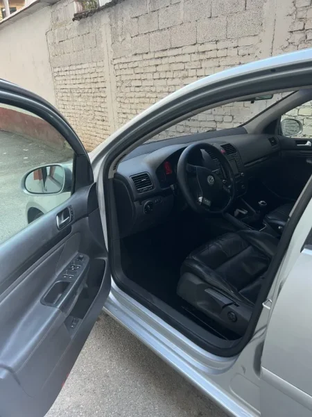 Tirane, shes makine Golf 5 Nafte, manuale Kondicioner 285.000 km 4.000 €