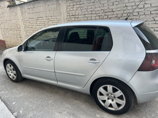 Tirane, shes makine Golf 5 Nafte, manuale Kondicioner 285.000 km 4.000 €