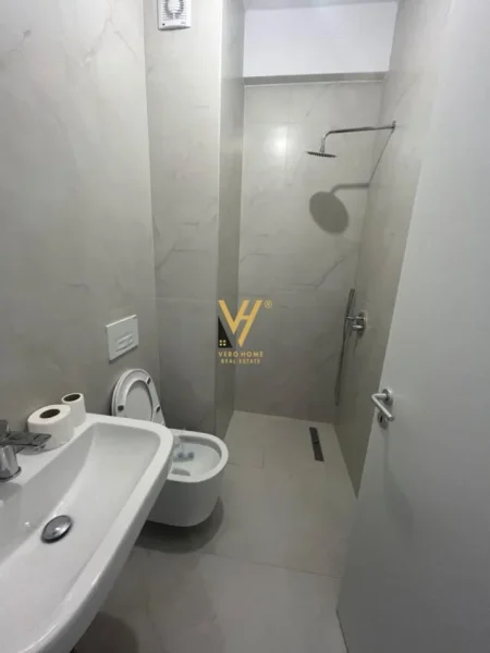 Tirane, jepet me qera apartament 1+1+Ballkon Kati 4, 57 m² 400 € (ALI DEMI)