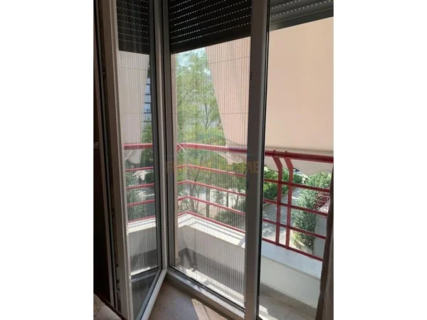 Tirane, jepet me qera apartament 2+1+Ballkon Kati 2, 103 m² 1.200 € (Kompleksi FZ, Liqeni i Thatë, Tiranë)