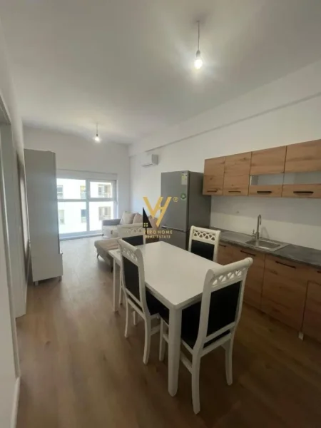 Tirane, jepet me qera apartament 1+1+Ballkon Kati 4, 55 m² 400 € (ALI DEMI)