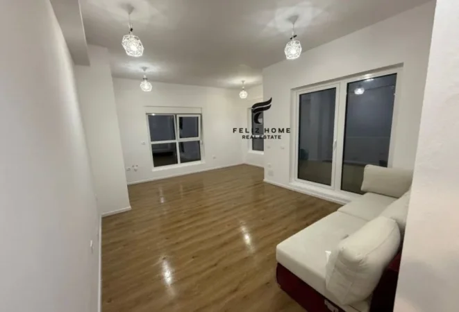 Tirane, jepet me qera zyre Kati 0, 50 m² 400 € (ALI DEMI)