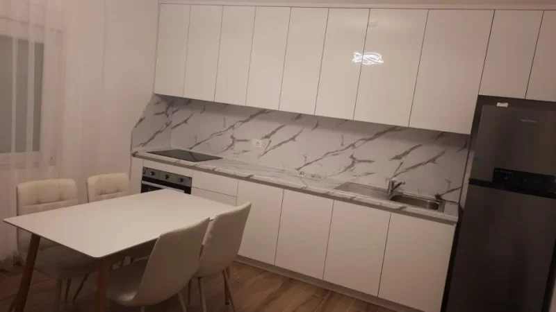 Tirane, jepet me qera apartament 1+1 Kati 2, 65 m² 400 € (Shkoze)