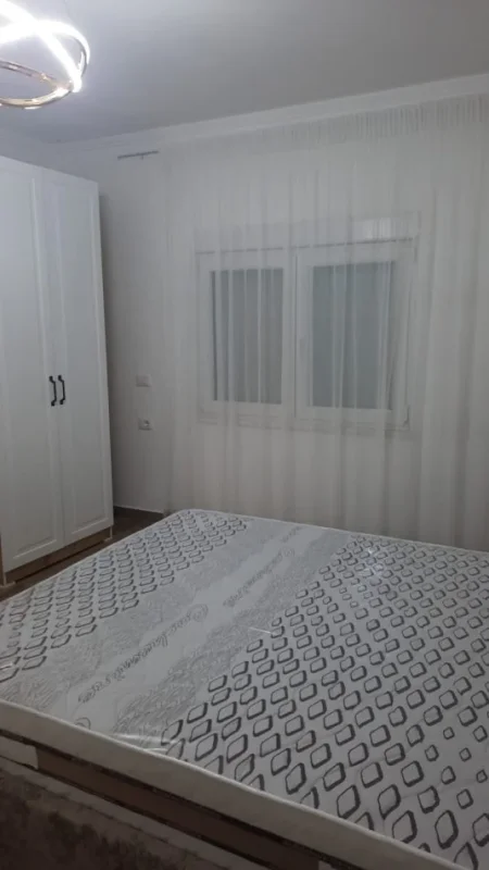 Tirane, jepet me qera apartament 1+1 Kati 2, 65 m² 400 € (Shkoze)