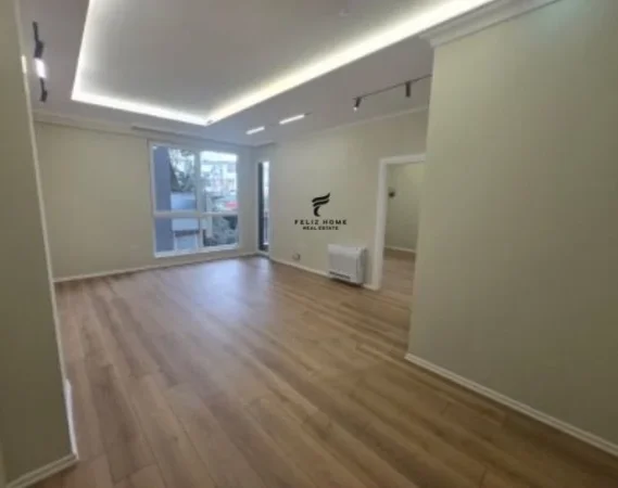 Tirane, jepet me qera zyre , 67 m² 700 € (KOMUNA E PARISIT)