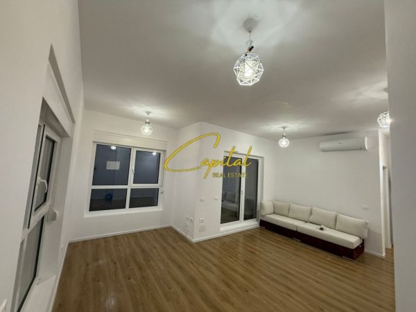 Tirane, jepet me qera zyre Kati 0, 50 m² 400 € (ALI DEMI)
