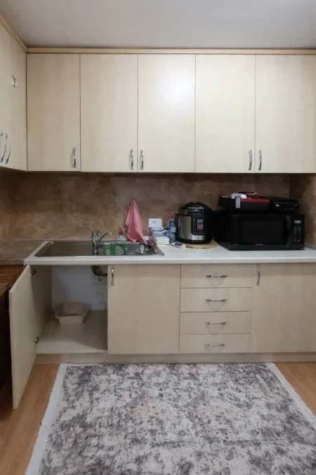 Tirane, jepet me qera apartament 1+1 Kati 4, 65 m² 465 € (Bulevardi Gjergj Fishta)