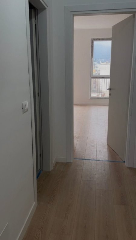 Tirane, jepet me qera zyre Kati 4, 70 m² 600 € (RRUGA E ELBASANIT)