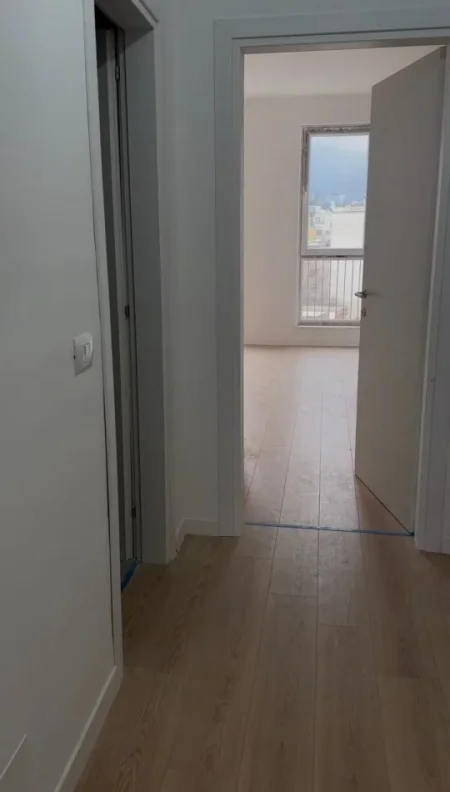 Tirane, jepet me qera zyre Kati 4, 70 m² 600 € (RRUGA E ELBASANIT)