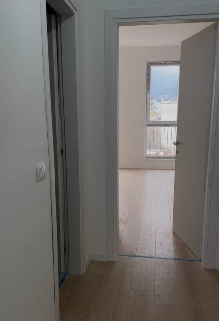Tirane, jepet me qera zyre Kati 4, 70 m² 600 € (RRUGA E ELBASANIT)