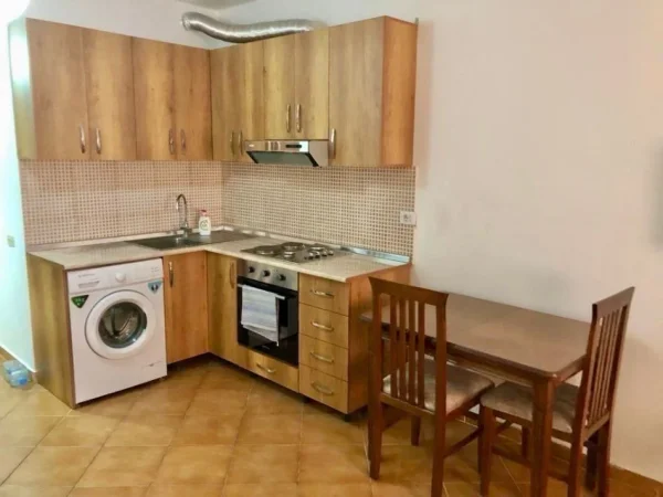 Tirane, jepet me qera garsonier 1+1 Kati 2, 33 m² 560 € (Rruga Margarita Tutaulani)