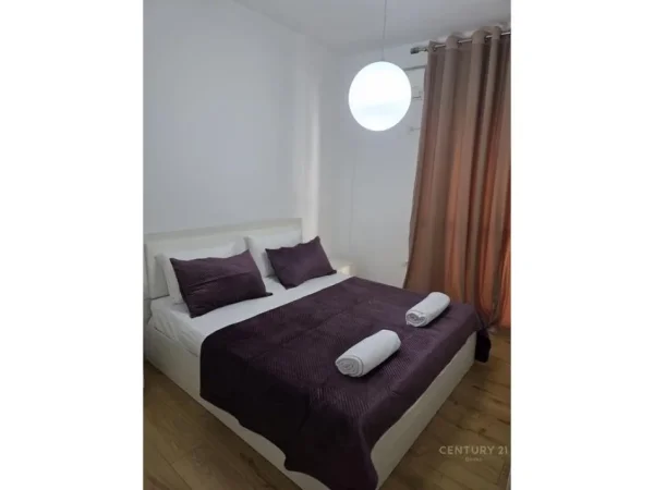 Tirane, jepet me qera apartament 2+1+Aneks+Ballkon Kati 4, 80 m² 800 € 