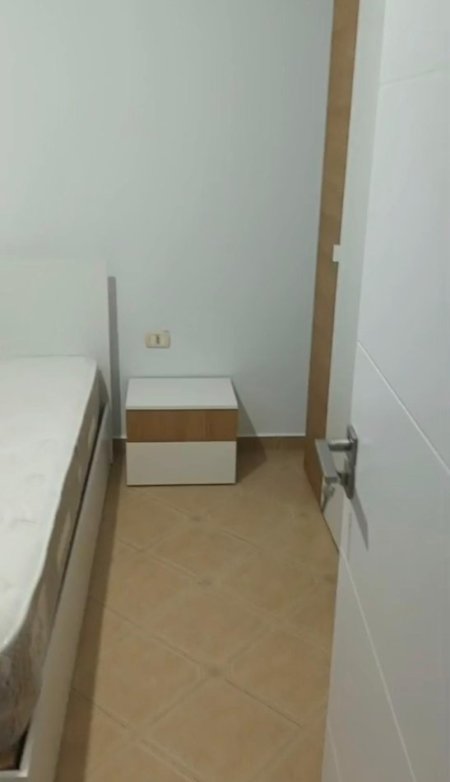 Tirane, jepet me qera apartament 2+1 Kati 2, 70 m² 500 € (Rruga 5 Maji)