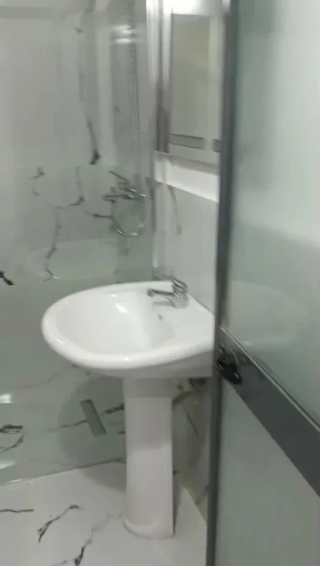 Tirane, jepet me qera apartament 2+1 Kati 2, 70 m² 500 € (Rruga 5 Maji)