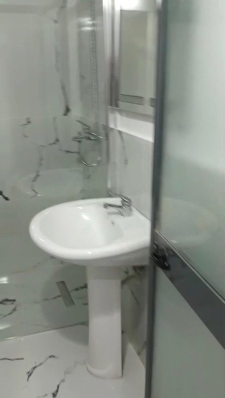 Tirane, jepet me qera apartament 2+1 Kati 2, 70 m² 500 € (Rruga 5 Maji)