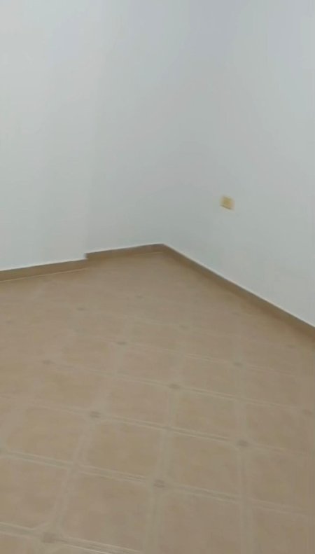 Tirane, jepet me qera apartament 2+1 Kati 2, 70 m² 500 € (Rruga 5 Maji)