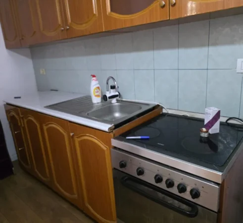 Tirane, jepet me qera apartament 2+1+Ballkon Kati 5, 450 € 