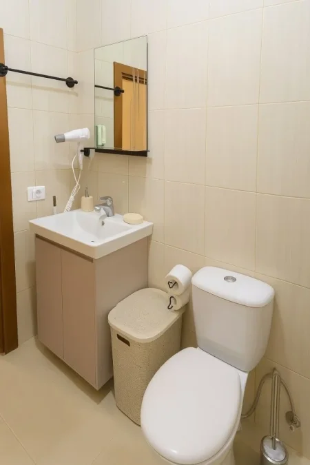 Tirane, jepet me qera apartament 1+1 Kati 2, 65 m² 690 € (Qender)