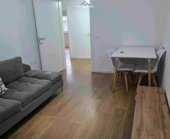 Tirane, jepet me qera apartament 2+1 Kati 5, 80 m² 450 € (Rruga Muhamet Gjollesha)