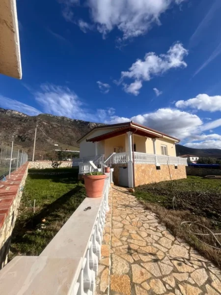 Vlore, jepet me qera shtepi 2+1+Ballkon Kati 1, 400 € (Tragjas,Vlorë)