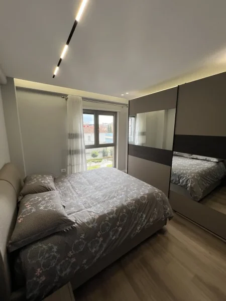 Tirane, jap me qera apartament 2+1+Aneks+Ballkon Kati 2, 77 m² 800 € (Shkolla e Kuqe)