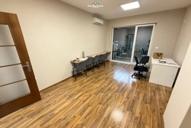 Tirane, jepet me qera zyre Kati 2, 140 m² 1.660 € (Rruga Frosina Plaku)