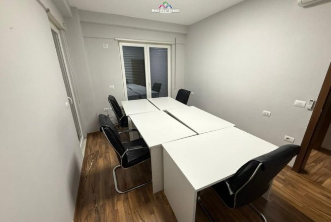 Tirane, jepet me qera zyre Kati 2, 140 m² 1.660 € (Rruga Frosina Plaku)