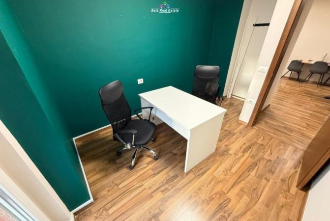 Tirane, jepet me qera zyre Kati 2, 140 m² 1.660 € (Rruga Frosina Plaku)