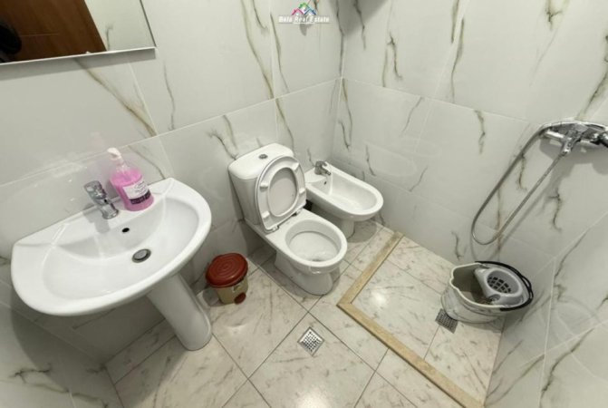 Tirane, jepet me qera zyre Kati 2, 140 m² 1.660 € (Rruga Frosina Plaku)