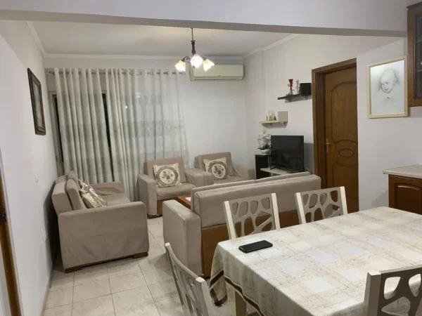 Tirane, jap me qera apartament 2+1+Aneks+Ballkon Kati 4, 90 m² 680 € 