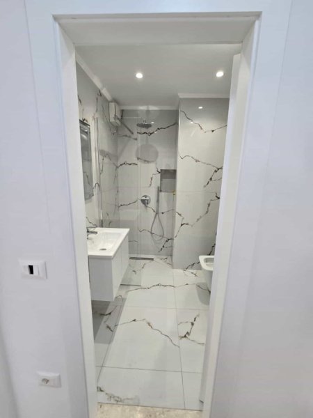 Tirane, shes apartament 1+1 Kati 4, 40 m² 91.400 € (Rruga aLi Demi)