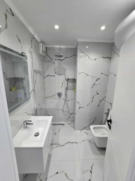 Tirane, shes apartament 1+1 Kati 4, 40 m² 91.400 € (Rruga aLi Demi)