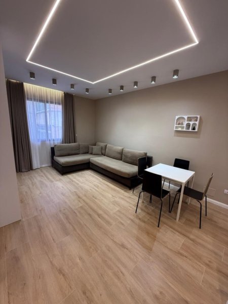 Vlore, shitet 2+1 Kati 3, 135.000 € (Pranë Shkollës Industriale)