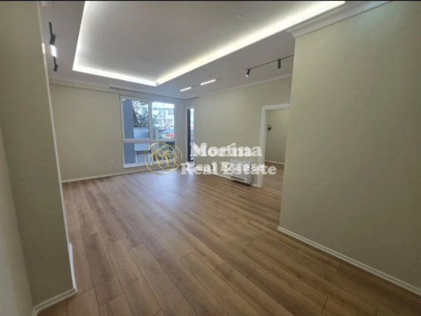 Tirane, jepet me qera ambjent biznesi Kati 2, 62 m² 700 € (Komuna e Parisit)