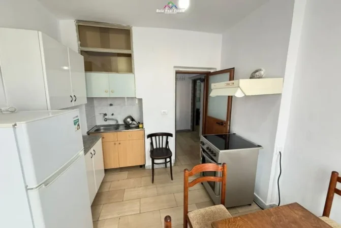 Tirane, jepet me qera apartament 1+1 Kati 4, 70 m² 550 € (Rruga Abdyl Frasheri)