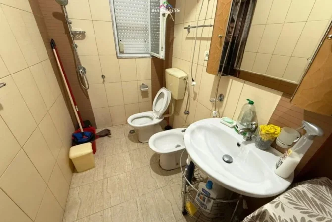 Tirane, jepet me qera apartament 1+1 Kati 4, 70 m² 550 € (Rruga Abdyl Frasheri)