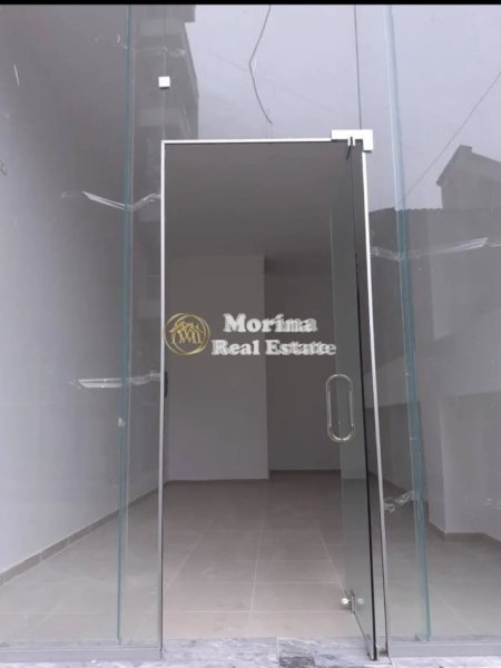 Tirane, jepet me qera ambjent biznesi Kati 1, 28 m² 300 € (Selvia)