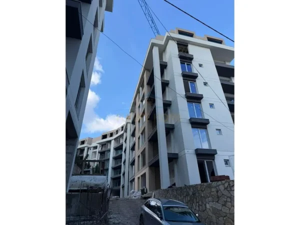 Tirane, shitet apartament 2+1+2+Ballkon Kati 1, 124 m² 220.000 € (Kompleksi Palladium)