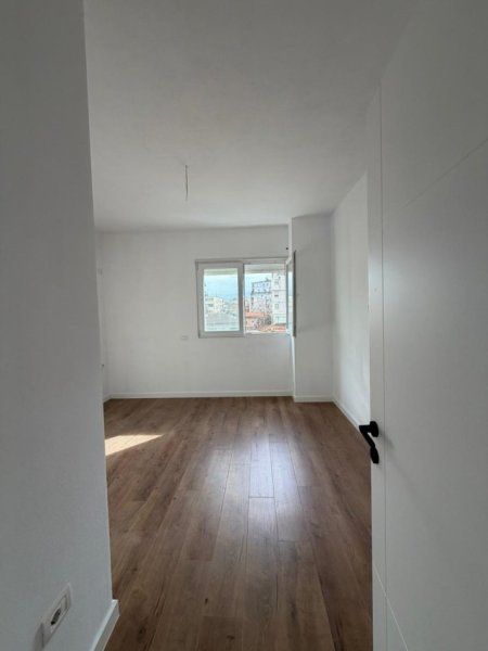 Tirane, shitet apartament 3+1+Ballkon , 135 m² 338.820 € (Pazari i Ri)