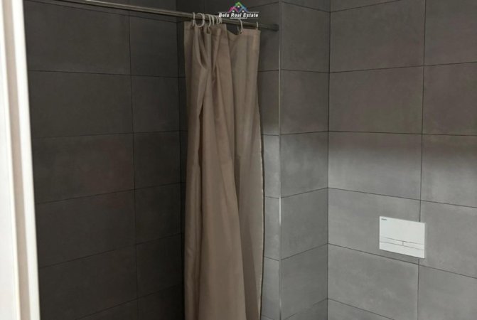 Tirane, jepet me qera zyre Kati 4, 70 m² 517 € (Rruga Prokop Mima)