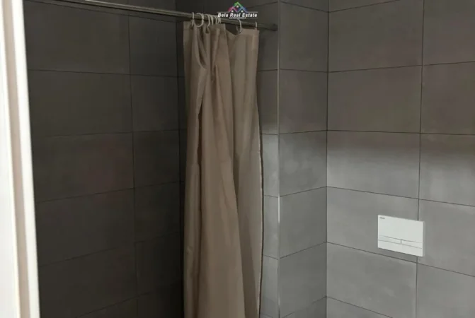 Tirane, jepet me qera zyre Kati 4, 70 m² 517 € (Rruga Prokop Mima)