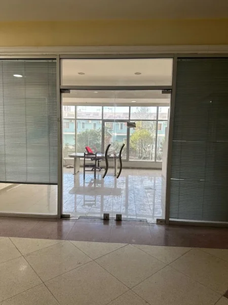 Vlore, shitet dyqan Kati 1, 33 m² 45.000 € 