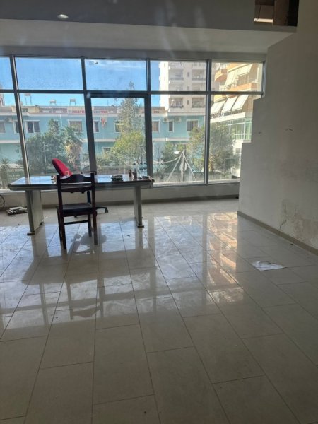 Vlore, shitet dyqan Kati 1, 33 m² 45.000 € 