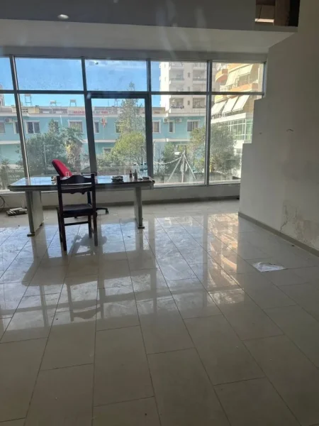 Vlore, shitet dyqan Kati 1, 33 m² 45.000 € 