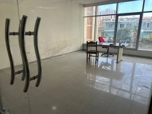 Vlore, shitet dyqan Kati 1, 33 m² 45.000 € 