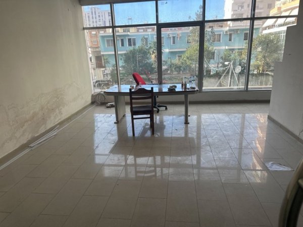 Vlore, shitet dyqan Kati 1, 33 m² 45.000 € 