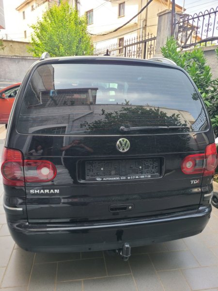 Tirane, shes makine Sharan Nafte, e zeze automatik Kondicioner 260.000 km 8.500 €