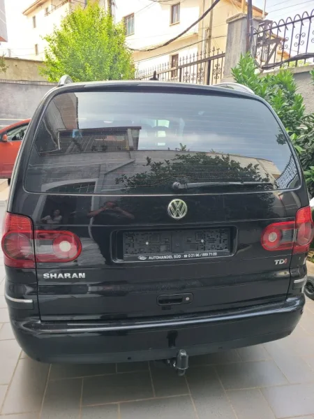 Tirane, shes makine Sharan Nafte, e zeze automatik Kondicioner 260.000 km 8.500 €