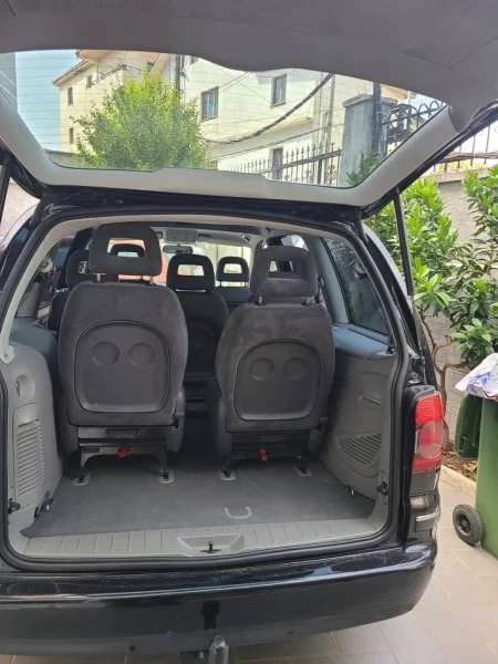 Tirane, shes makine Sharan Nafte, e zeze automatik Kondicioner 260.000 km 8.500 €