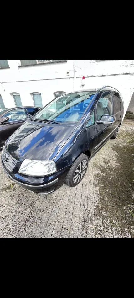 Tirane, shes makine Sharan Nafte, e zeze automatik Kondicioner 260.000 km 8.500 €